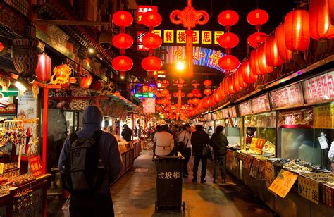 在北京購物都去哪裏？逛北京的夜市，感受地道的京味文化。