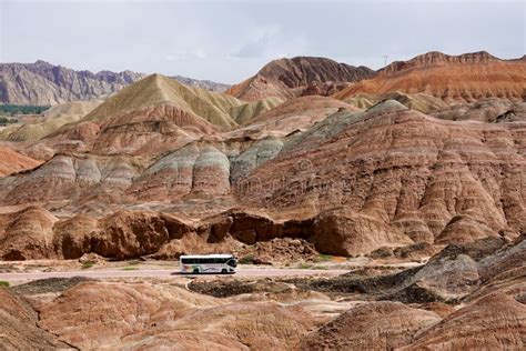 張掖丹霞班車做多久與張掖丹霞的風景之美